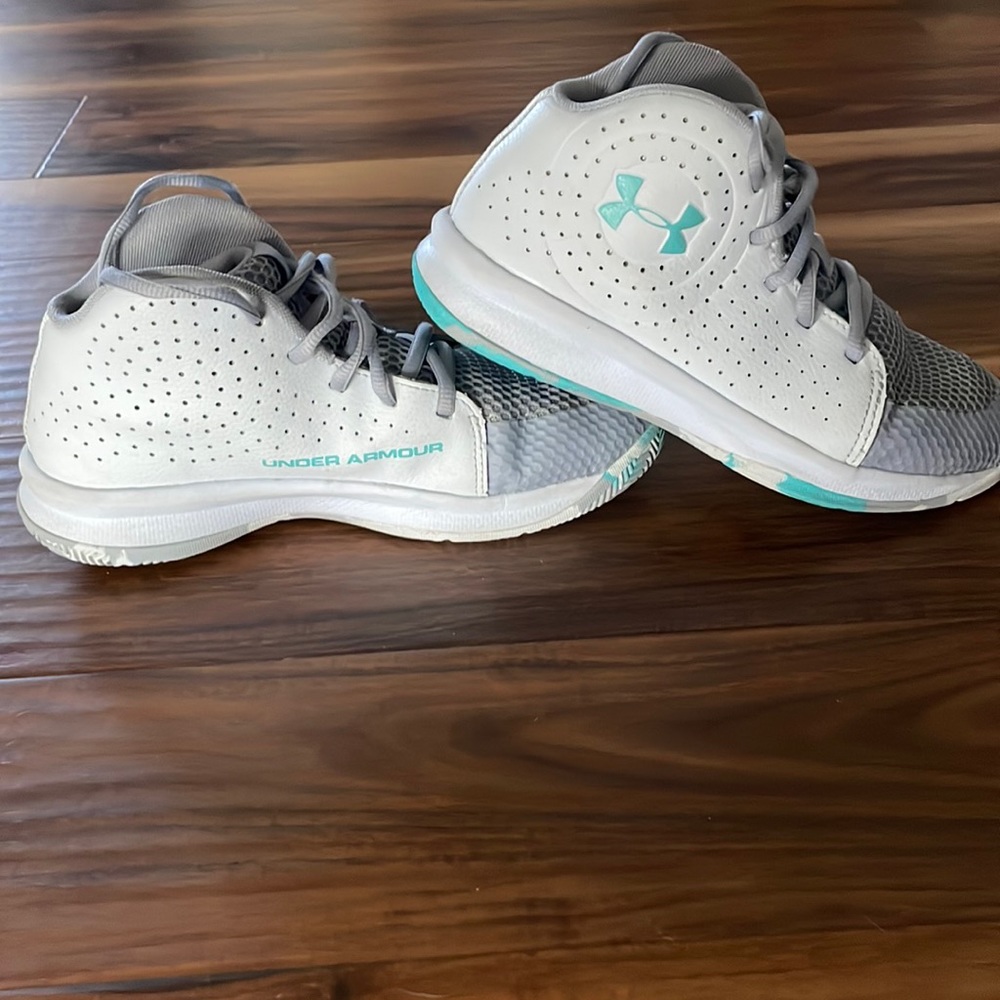 Girls Under Armour Basketball Shoes